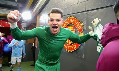 Điểm tin sáng 11/12: Mourinho bị ném chai nước vào người, Man City làm nên lịch sử