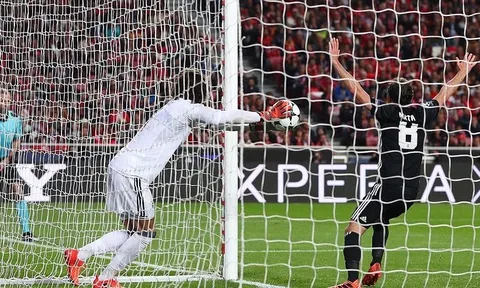 Điểm tin sáng 19/10: M.U thắng nhờ 'đòn hiểm' Mourinho, Conte giận dữ với Chelsea