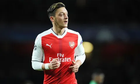 Điểm tin sáng 24/10: Muốn tới M.U, Ozil phải cải thiện; Liverpool nên 'trảm' Klopp