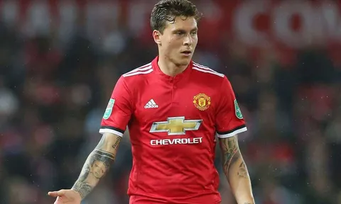 Điểm tin sáng 25/10: Huyền thoại M.U bênh vực Lindelof; Liverpool săn hàng Bundesliga