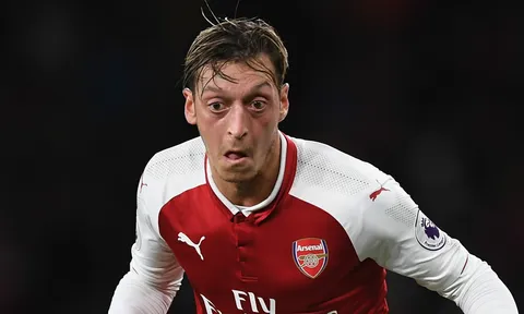 Điểm tin tối 04/12: Mourinho nên mua Ozil; Real chốt giá khủng cho tiền đạo