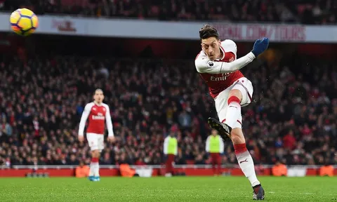 Điểm tin tối 17/12: M.U ra tay vụ Ozil; Griezmann rất gần Barca