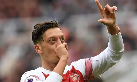 Điểm tin tối 18/09: M.U tung chiêu lấy Ozil; Bale rời Real trở lại Anh?