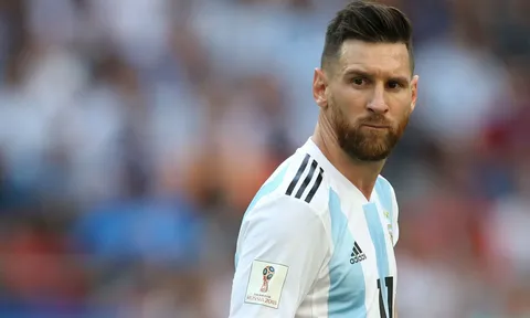 Điểm tin tối 25/01: M.U khiến Arsenal, Chelsea lo sốt vó; Messi tái xuất