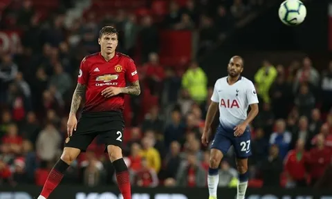 'Điên rồ! Tại sao những con người này vẫn còn được đá cho Man Utd?'