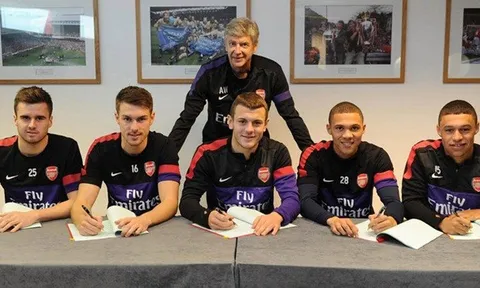 Điều gì đã xảy ra với ‘Trục Anh quốc’ của Arsene Wenger?