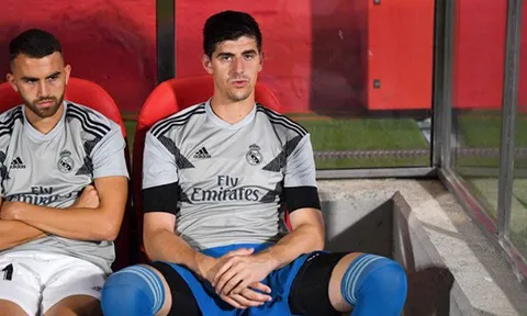 Courtois buồn bã khi bị CĐV Chelsea hiểu nhầm