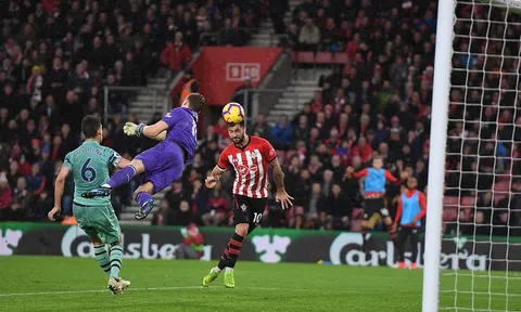 Điều gì khiến Arsenal 'đang hay lại đứt dây đàn'?