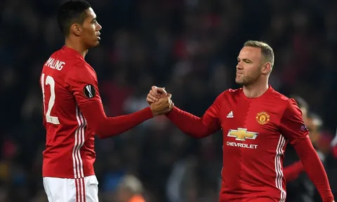 Đội hình trong mơ của Chris Smalling: Pogba đá cặp Paul Scholes