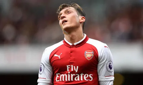 Đòi lương không tưởng, chẳng đội nào thèm rước Ozil
