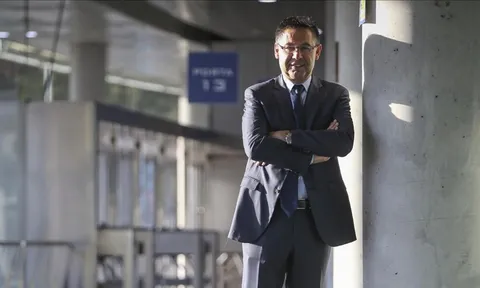 Đối thoại Bartomeu: 'Messi chưa ký hợp đồng vì bị... kẹt lịch'