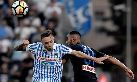 Đối thủ đá như 'lên đồng', Napoli toát mồ hôi tại Paolo Mazza
