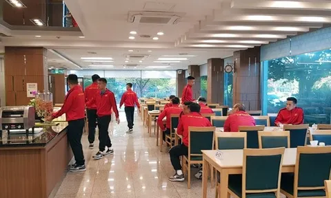 Tuyển Việt Nam kín như bưng, thiết quân luật tại Hàn Quốc