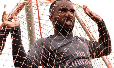 Đòi xé rách lưới, Lacazette thôi không chấp nhận làm kép phụ