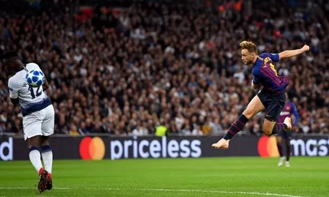 Rakitic xác lập cột mốc ấn tượng cho Barca với pha 'nã đại bác'