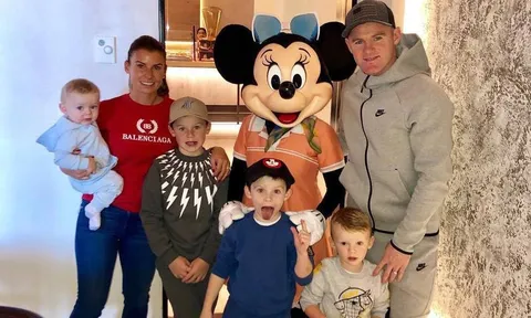 Đón lễ tạ ơn, gia đình Rooney quây quần bên khách quý