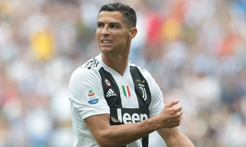 Đồng đội 'phá game', Ronaldo vẫn lên đỉnh tại Serie A