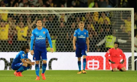 Đống hỗn loạn tại Arsenal: Thải độc đi, Wenger!
