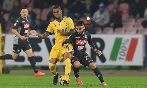 Douglas Costa thể hiện ra sao vs Napoli?