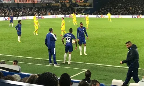 Sốc: Sarri "giáo huấn" cầu thủ lập hat-trick ngay trên sân