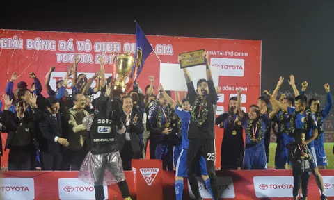 Đinh Thanh Trung rực sáng, Quảng Nam nghẹt thở vô địch V-League