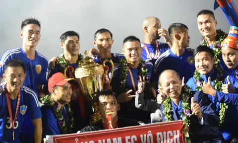 Chùm ảnh: Quảng Nam lên ngôi vô địch V-League 2017