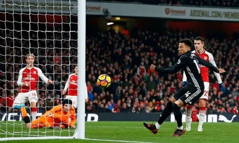 Dư âm Arsenal vs Man Utd: Pháo thủ "lộ mặt chuột"