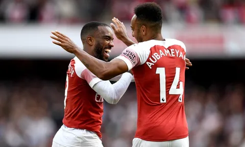 Dư âm chiến thắng Arsenal: Vinh danh di sản Wenger, Lucas Torreira làm nên lịch sử