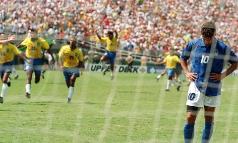 Dư âm Thái Lan – Malaysia: Nhìn Adisak Kraisorn, bỗng nhớ Roberto Baggio…