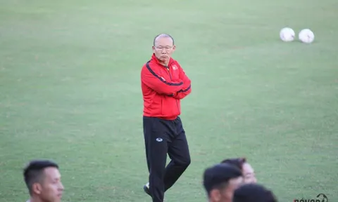 Dù thành công như Scolari hay thất bại kiểu Sampaoli, bóng đá Việt Nam hãy học sự dũng cảm của Park Hang-seo