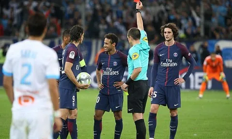 Dùng thiết đầu công rồi bị đuổi, Neymar một mực kêu oan
