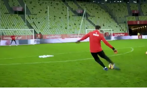 Được Ronaldo chỉ bảo, trình sút phạt của Szczesny tăng đột biến