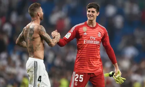 Được trao suất bắt chính, Courtois nói điều BẤT NGỜ về Navas