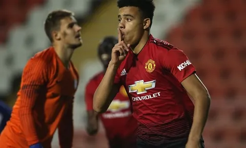 Có sẵn báu vật ghi 22 bàn/19 trận, Man Utd còn cần gì Lukaku?