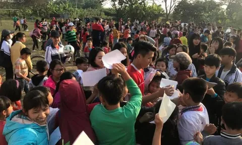 Đình Trọng, Tiến Dũng bị "bắt cóc" trên quê nhà Duy Mạnh