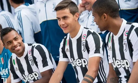 Dybala bảnh bao trong ngày chụp ảnh tập thể của Juventus