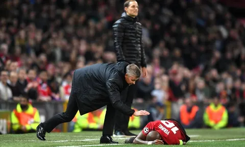Vừa được gia hạn, công thần Man Utd đã bị fan Quỷ đỏ xua đuổi