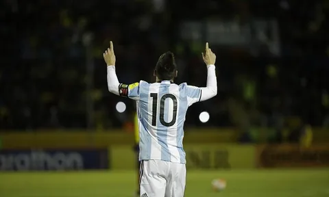 Ecuador 1-3 Argentina: Định nghĩa về người hùng