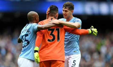 Ederson khiến đồng đội tròn mắt với pha kiến tạo không tưởng