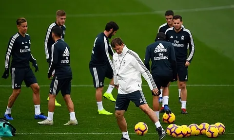 El Clasico cận kề, HLV Lopetegui và cầu thủ Real Madrid coi như không