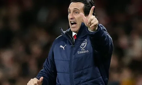 Ém Ozil, Emery sẽ dùng chiêu bài "dị" nào để hạ Pochettino?
