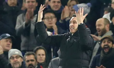 Emery nhận án phạt sau thảm bại trước Liverpool