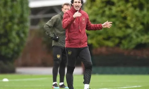 Emery quát tháo, yêu cầu học trò rèn thể lực theo cách không tưởng