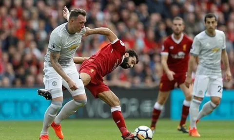 Ép sân liên hồi, Liverpool khiến Man Utd toát mồ hôi hột tại Anfield