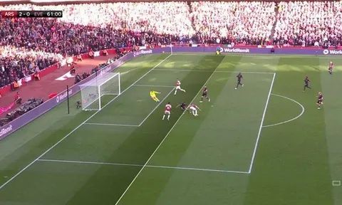 Everton đã có thể gỡ hòa nếu trọng tài không thiên vị Arsenal tình huống này