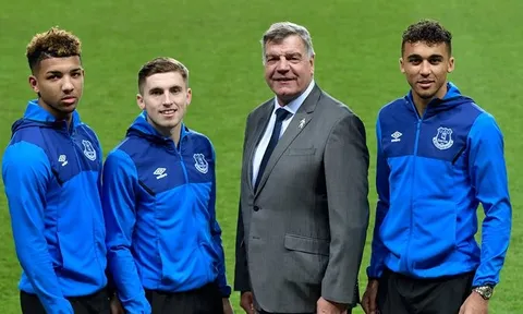 Everton trói chân một lúc 3 sao trẻ