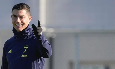 Ronaldo và dàn sao Juventus vui vẻ trở lại tập luyện