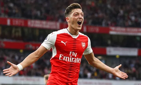 Ozil tơ tưởng Real Madrid và bi kịch 'yêu lại người cũ'