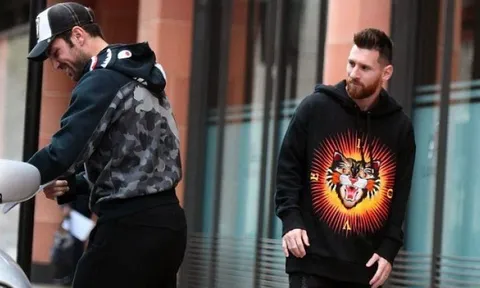 Fabregas hào phóng trả tiền taxi khi Messi đến London