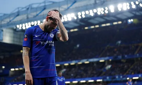 Fabregas hỏng pen trong trận cầu chia tay Chelsea